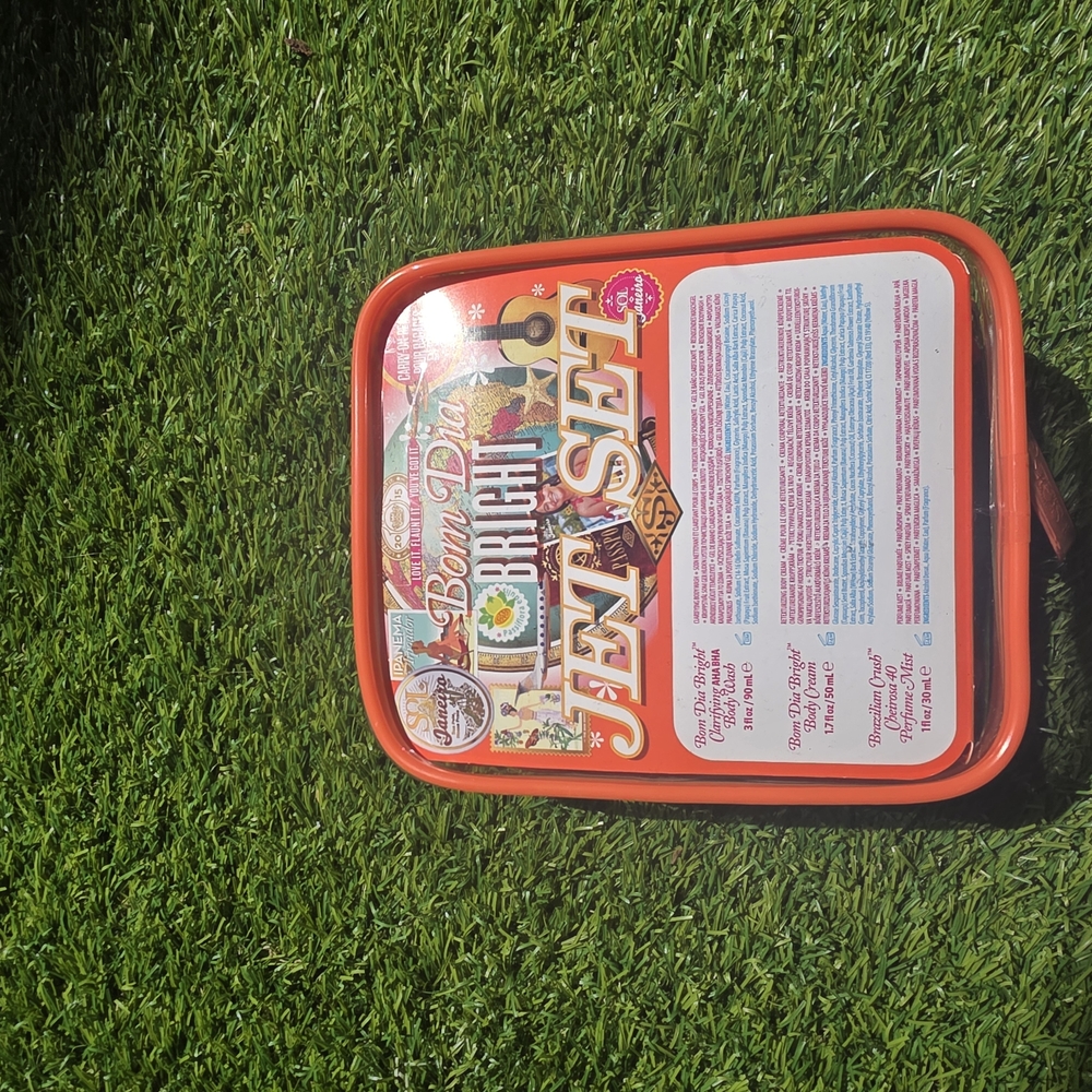 Sol de Janeiro Makeup Setting Kit - Red and White - Picture 2 of 2